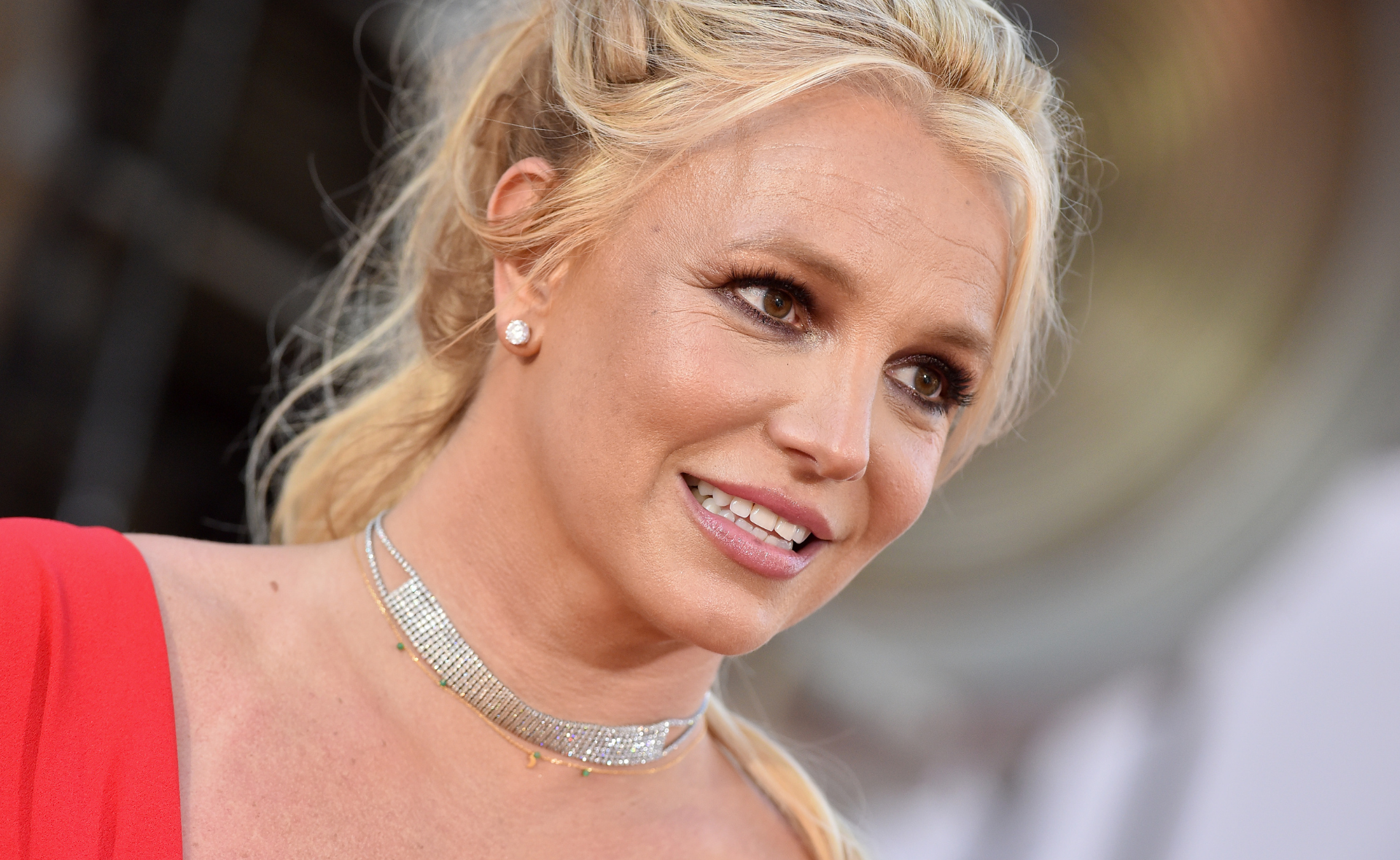 Britney Spears announces the release of her candid memoir