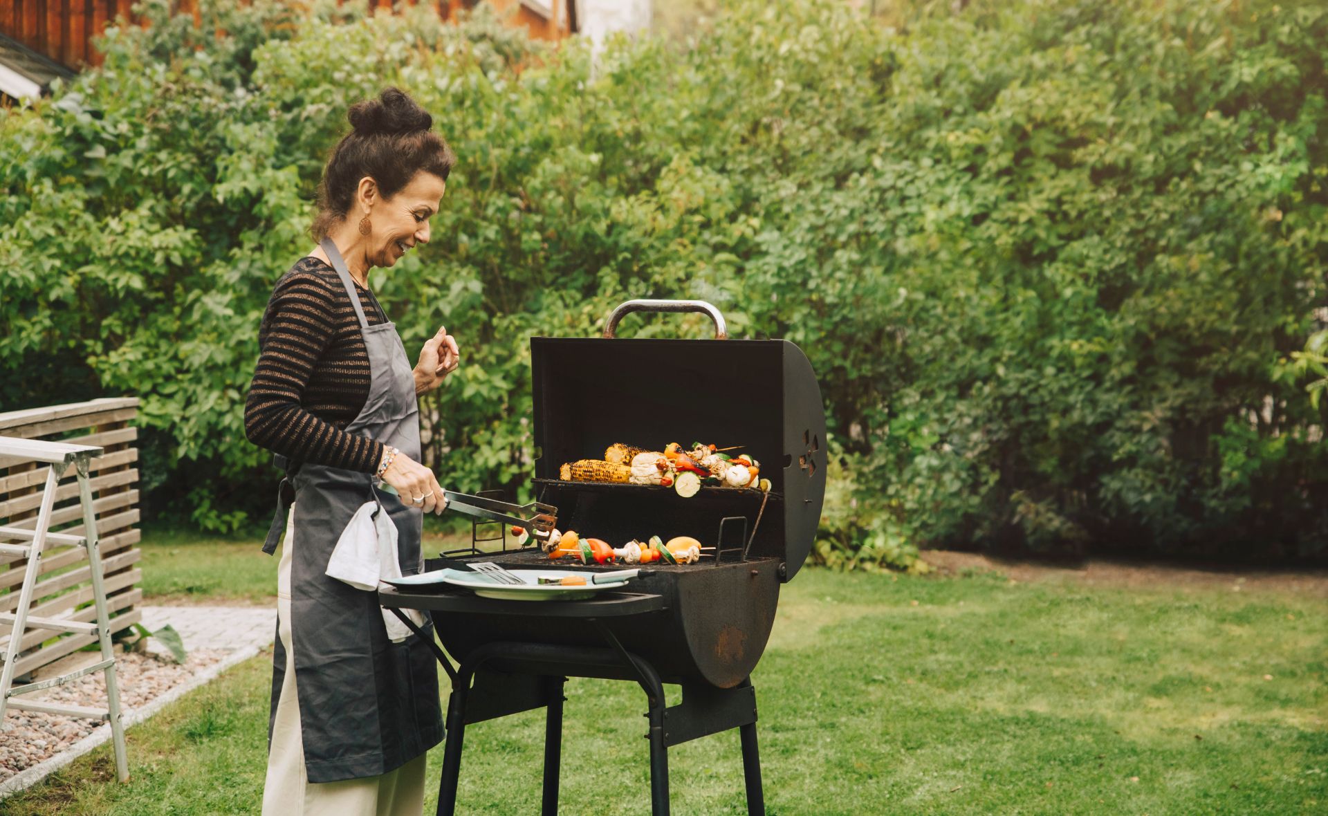 How to clean a barbeque using household items