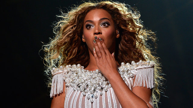 Beyonce gets pulled off stage by fan