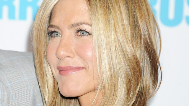 Jennifer Aniston finds gossip tabloids "entertaining"