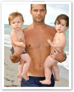 Ricky Martin shows off his twins