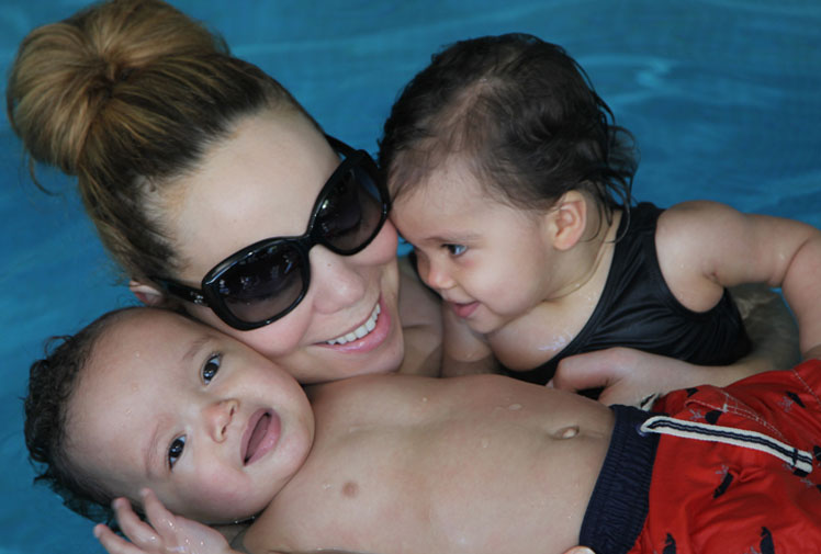 Mariah and twins splash out!
