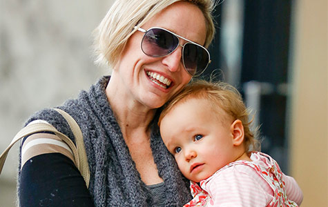 Cuteness overload: Fifi Box and Trixie share in some mother-daughter time