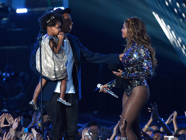 Queen Beyonce upstaged by her adorable daughter Blue!