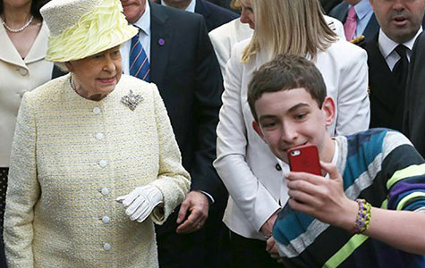 Queen Elizabeth finds selfies “disconcerting”