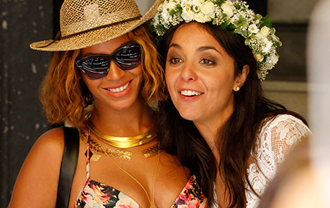 Beyonce crashes a wedding in Italy
