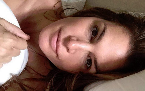 Cindy Crawford, JLO & other celebs post make-up free selfies!