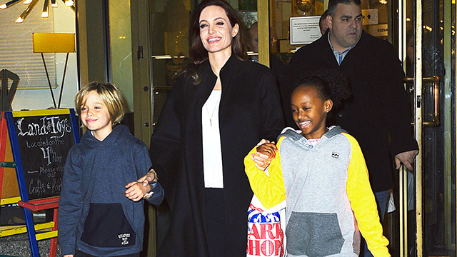 Angelina Jolie takes daughters Christmas shopping