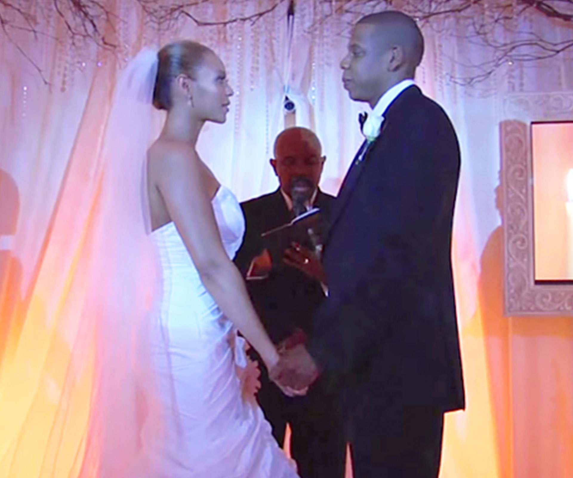 Jay Z shares Wedding footage with Beyoncé Jay Z shares Wedding footage with Beyoncé