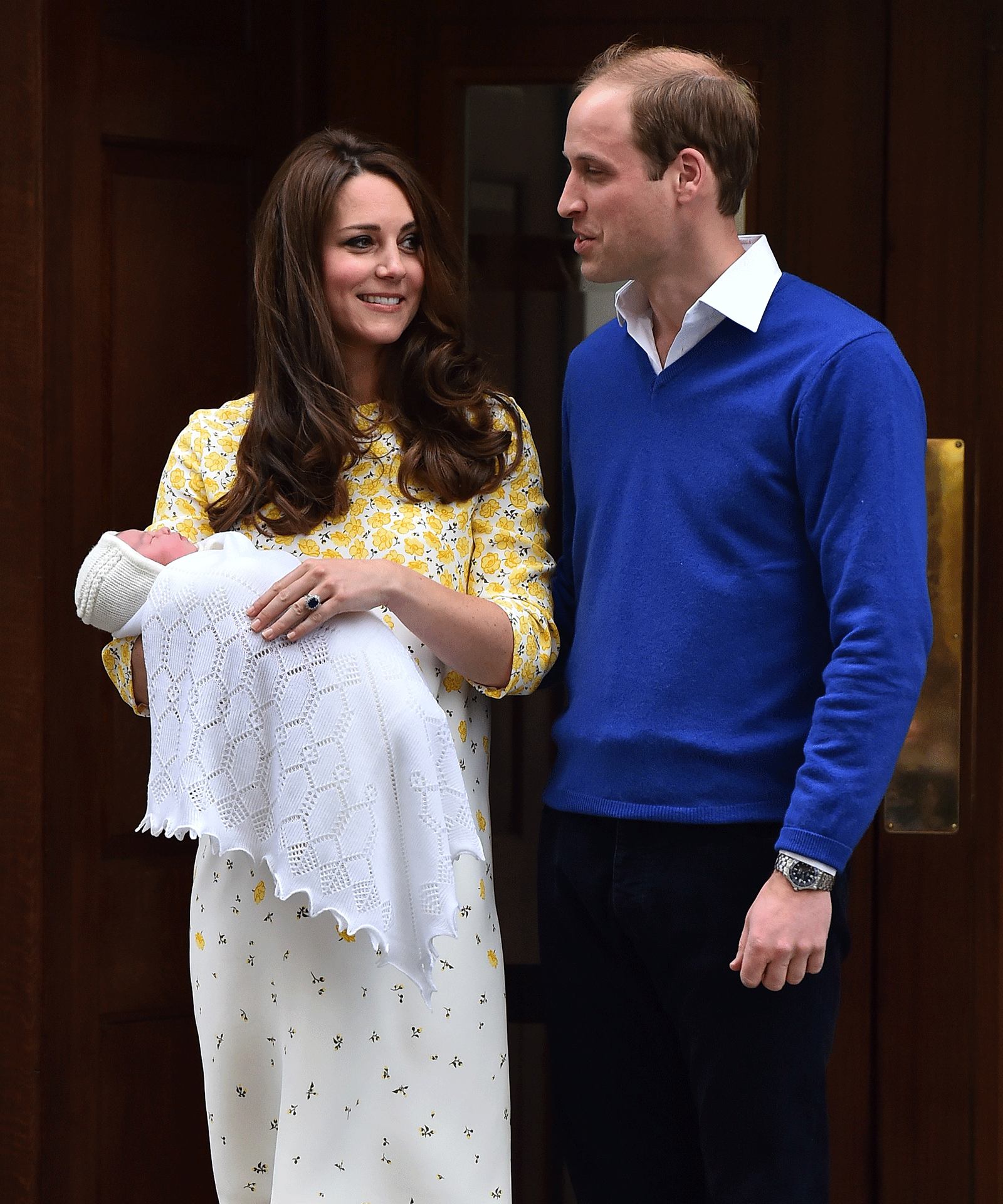Prince William registers the birth of Princess Charlotte as Her Majesty the Queen finally meets the bundle of joy!