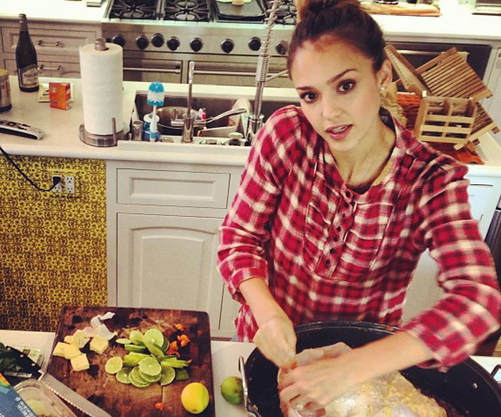 Jessica Alba cooking