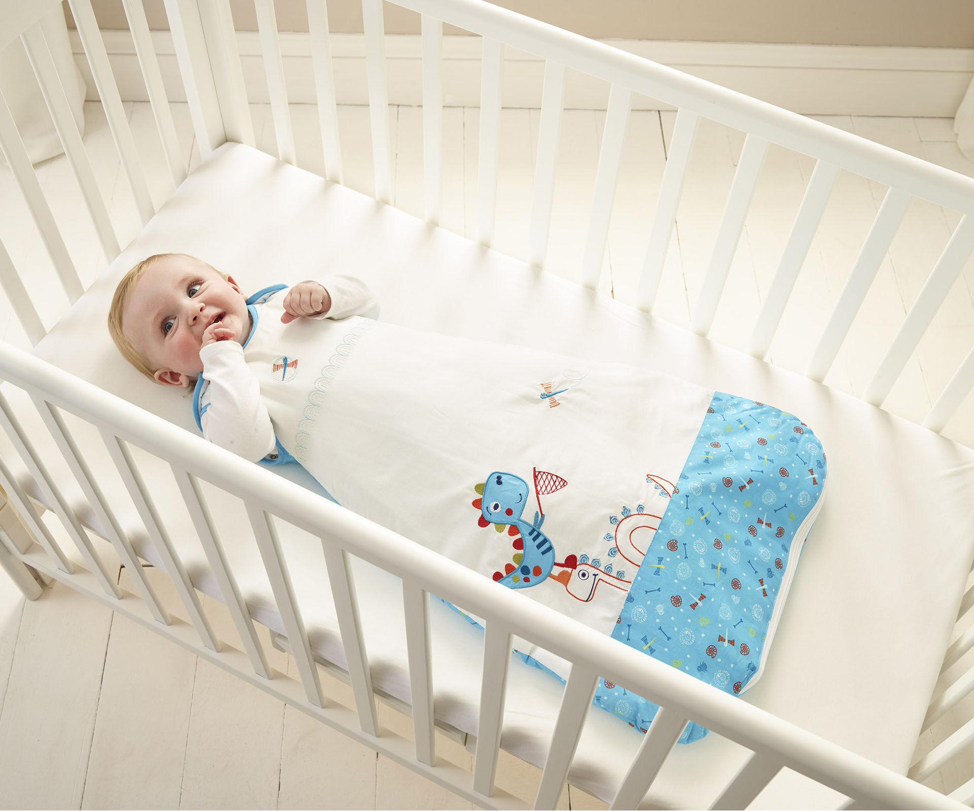 white baby cots