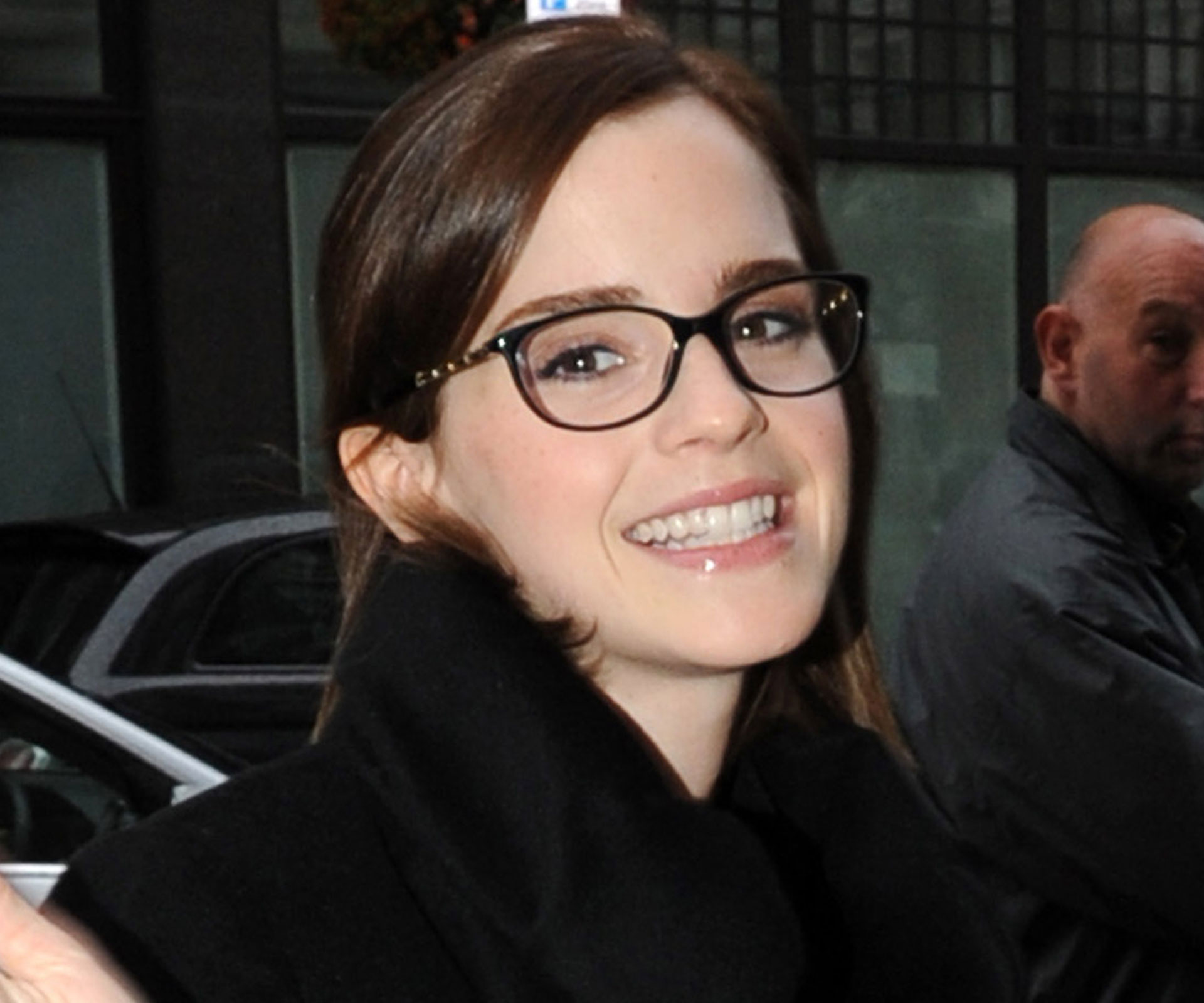 Which celebrities wear glasses?