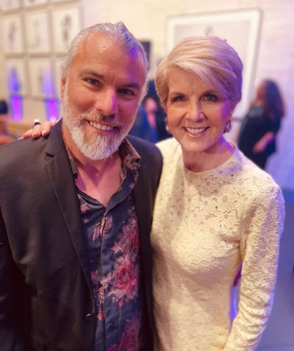 Julie Bishop delights fans with “elegant” new appearance