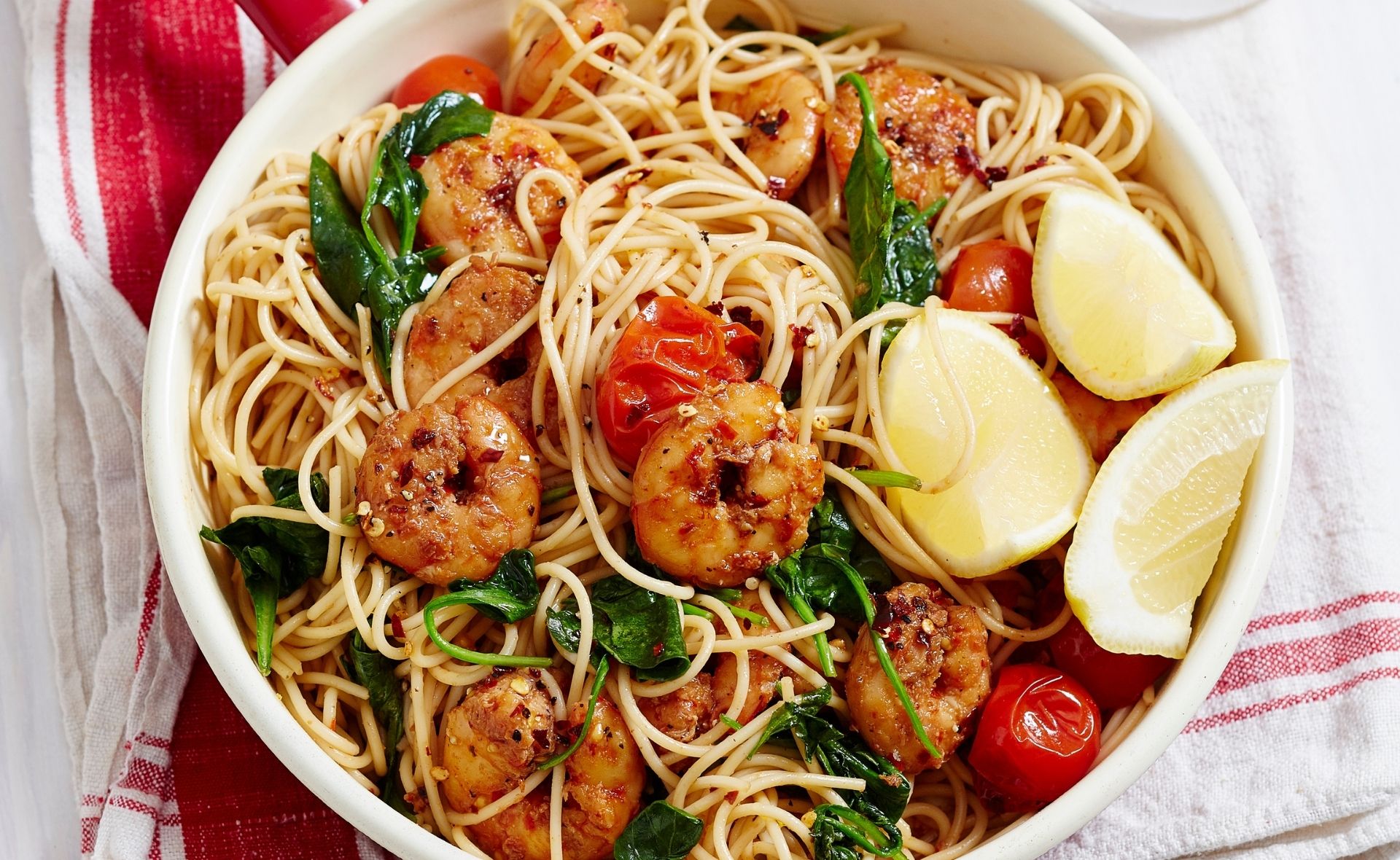 Spaghettini with garlic and chilli prawns recipe